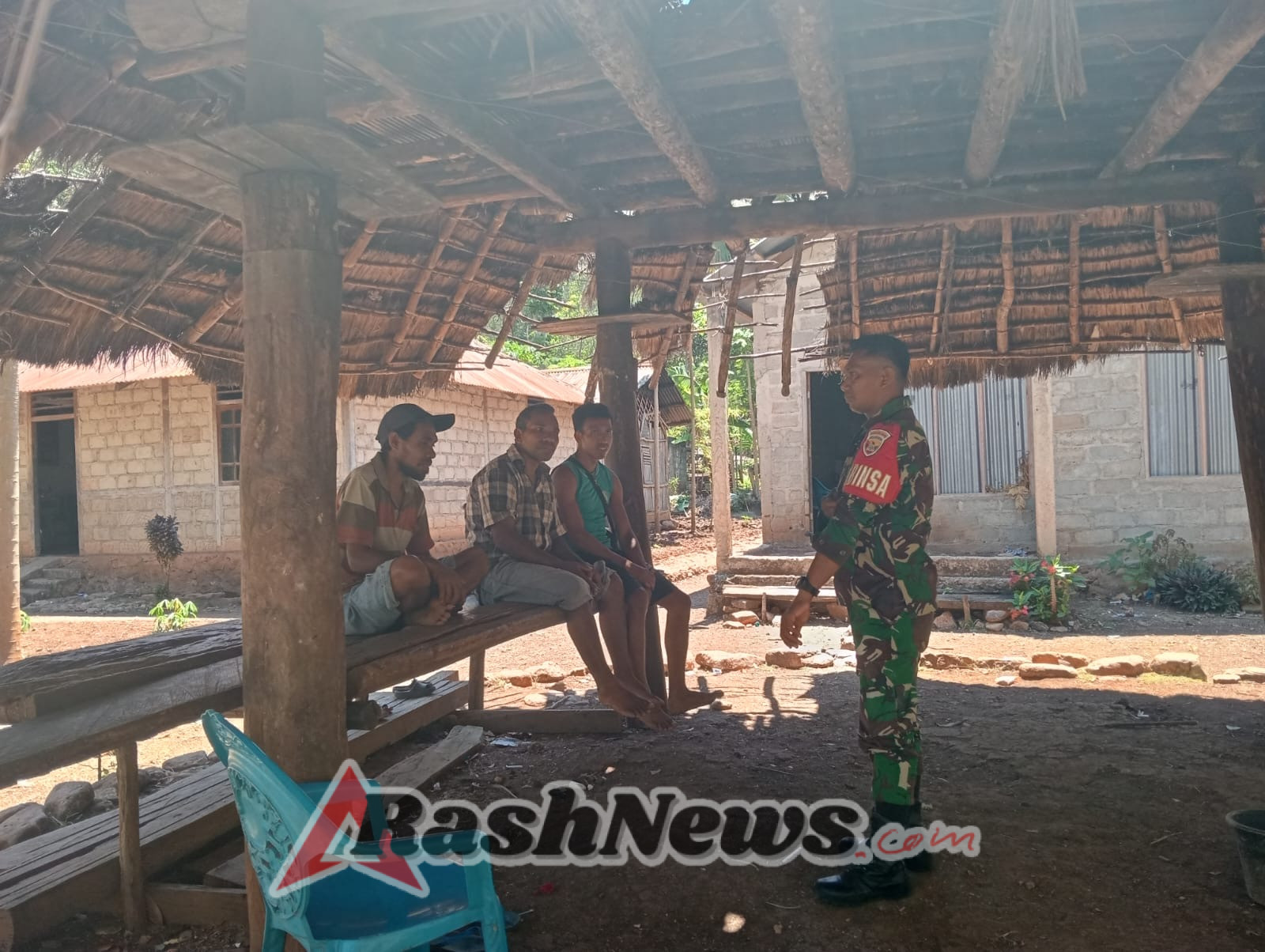 Babinsa Kopda Robi Naisau Perkuat Kemitraan TNI–Rakyat di Desa Fatoin