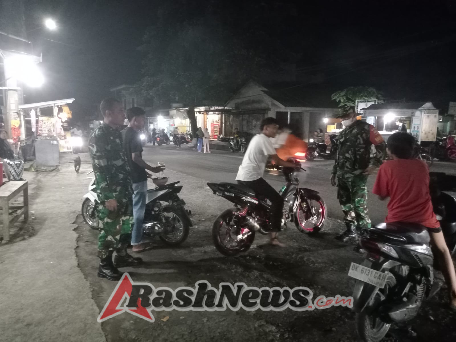 Patroli Malam Babinsa Desa Semaya, Tekankan Keamanan, Kebersihan, dan Kerukunan Warga