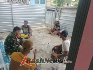 Komsos Babinsa Desa Meraran, Membangun Hubungan Harmonis dengan Warga