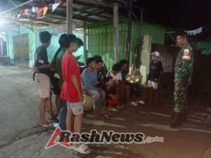 Babinsa Dompu Bersama Karang Taruna Laksanakan Ronda Malam di Lingkungan Doroto’i