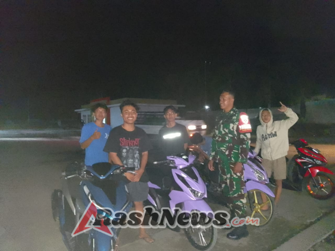 Peduli Keselamatan Warga, Babinsa Gencarkan Patroli Malam di Musim Penghujan