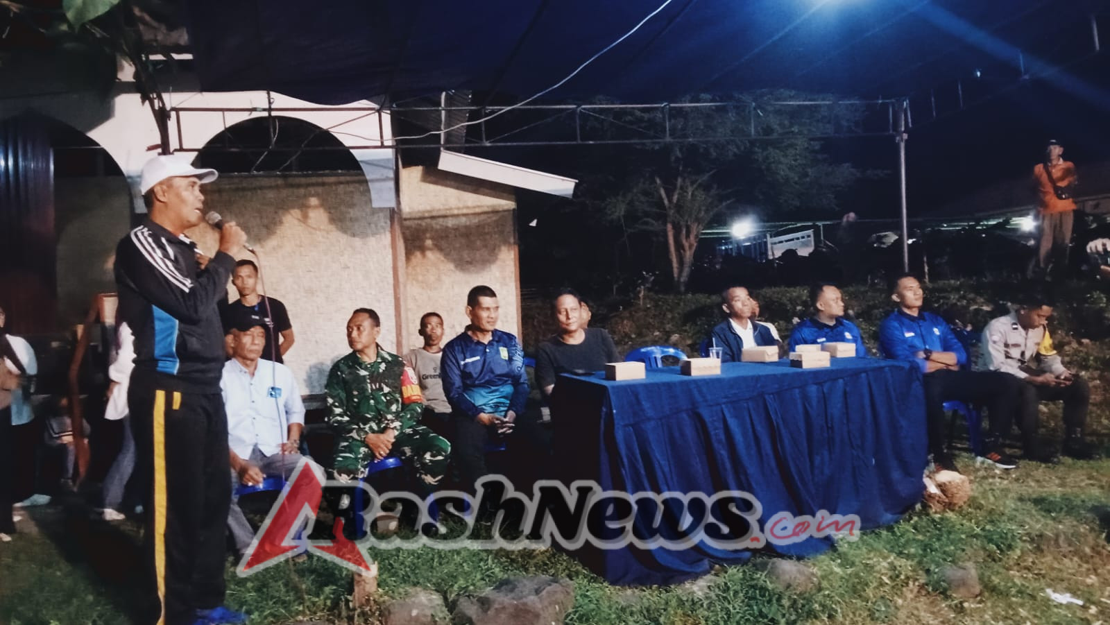 Membangun Sportivitas: Babinsa Alas Warnai Pembukaan Turnamen Volly Kades Cup 2025