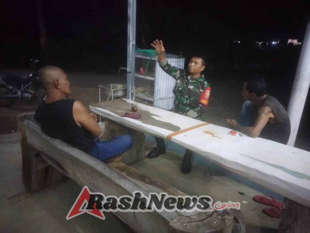 ‎Babinsa Koramil 03/Ropang Ajak Warga Jaga Kondusifitas Lewat Patroli Malam ‎