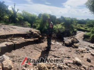 ‎Koramil Moyo Hilir Dorong Penanganan Cepat Kerusakan Jalan di Batu Bangka ‎