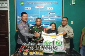 ‎Koramil Moyo Hilir Dukung Kelancaran Distribusi Bantuan Pangan untuk Warga ‎