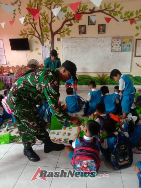 Kawal Distribusi MBG, Babinsa Semarapura Pegang Teguh Komitmen Sukseskan Program Pemerintah