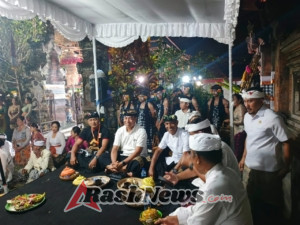 Wujudkan Kedekatan dengan Warga, Danramil Ubud Turut Dalam Persembahyangan Piodalan di Empat Pura