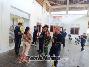 Babinsa Timuhun Dampingi Monitoring Dan Evaluasi Kinerja Pemerintah Desa Timuhun Tahap II