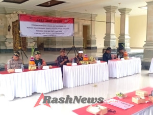 Babinsa Apuan Turut Berdiskusi di Forum Peningkatan Kapasitas Unsur Desa Adat