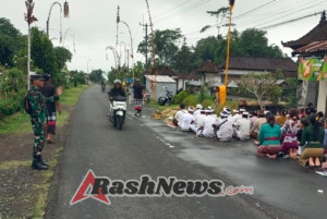 Tanpa Kendala, Prosesi Mecaru Ke Enem di Kayubihi Diamankan Babinsa dan Pecalang