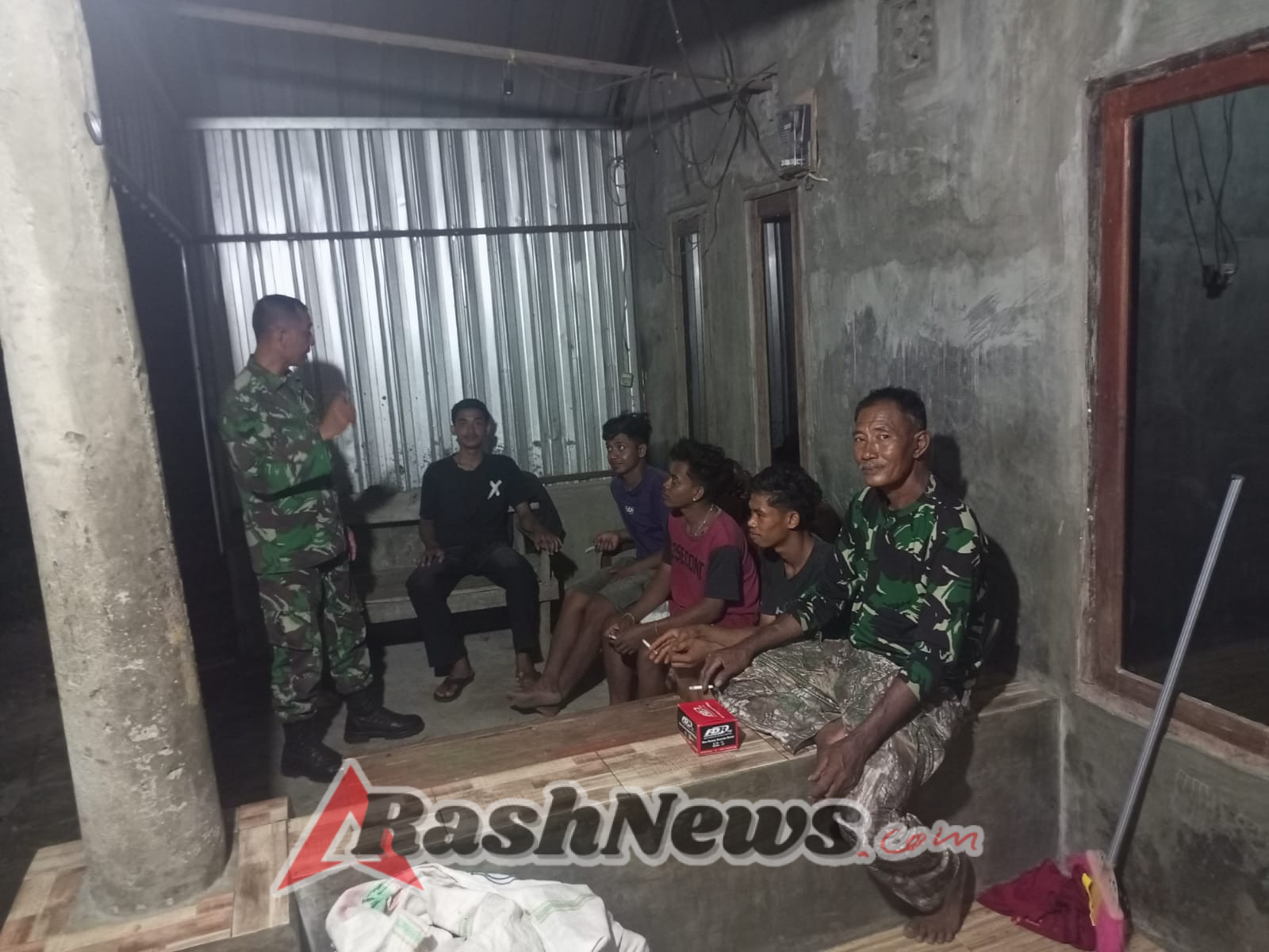 ‎Peran Teritorial Diperkuat, Koramil 1607-12/Moyo Hilir Amankan Wilayah Lewat Patroli Malam