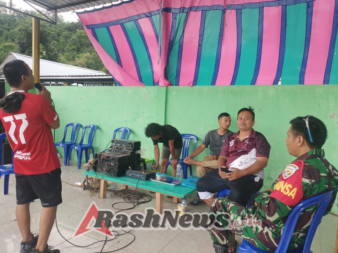 Babinsa Meraran Laksanakan Komsos, Pererat Silaturahmi dengan Masyarakat