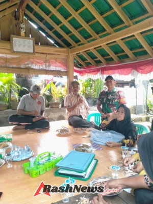 Babinsa Desa Rempe Perkuat Kedekatan dengan Warga Lewat Komsos