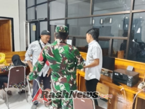 Babinsa Tapir Bangun Sinergitas Melalui Komsos Bersama Staf Desa