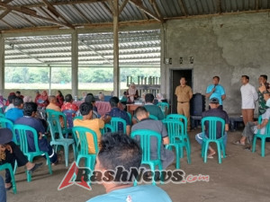 Sinergi TNI dan Pemda, Pembagian Kartu KSB Maju di Desa Seran Berjalan Tertib