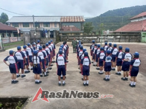 Melalui LDKS, Babinsa Koramil 1609-05/Sukasada Bentuk Karakter Pemimpin Muda