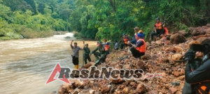 TNI–Polri dan Tim Gabungan Sisir Batu Pusit Cari Korban Hanyut di Lunyuk