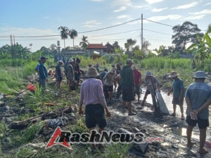 Peduli Petani, Danramil Blahbatuh Pimpin Karya Bakti Perbaikan Saluran Irigasi