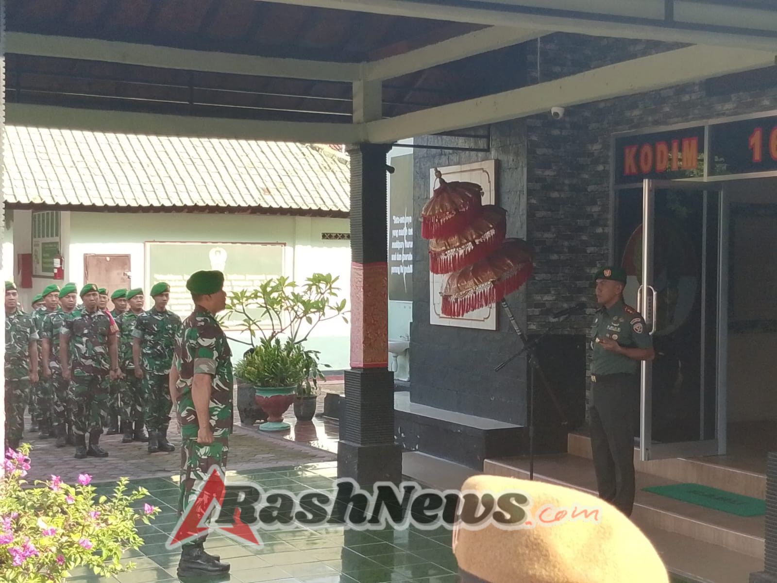 Tradisi Militer Sarat Makna, Kodim 1609/Buleleng Gelar Tepung Tawar dan Pelepasan Purnatugas