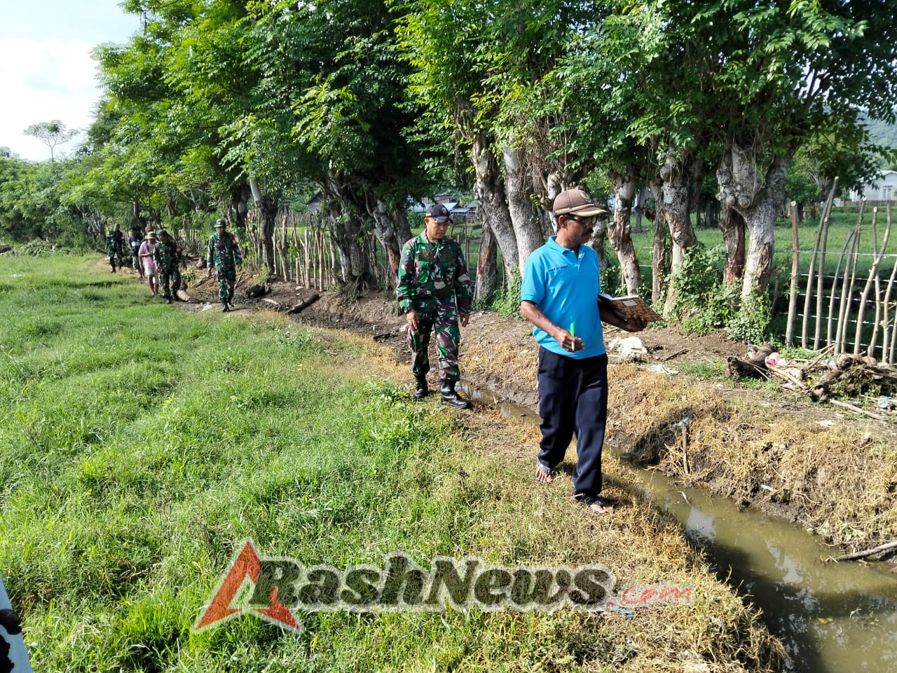 Sinergi TNI dan Petani, Koramil Empang Pastikan Air Sawah Mengalir Optimal