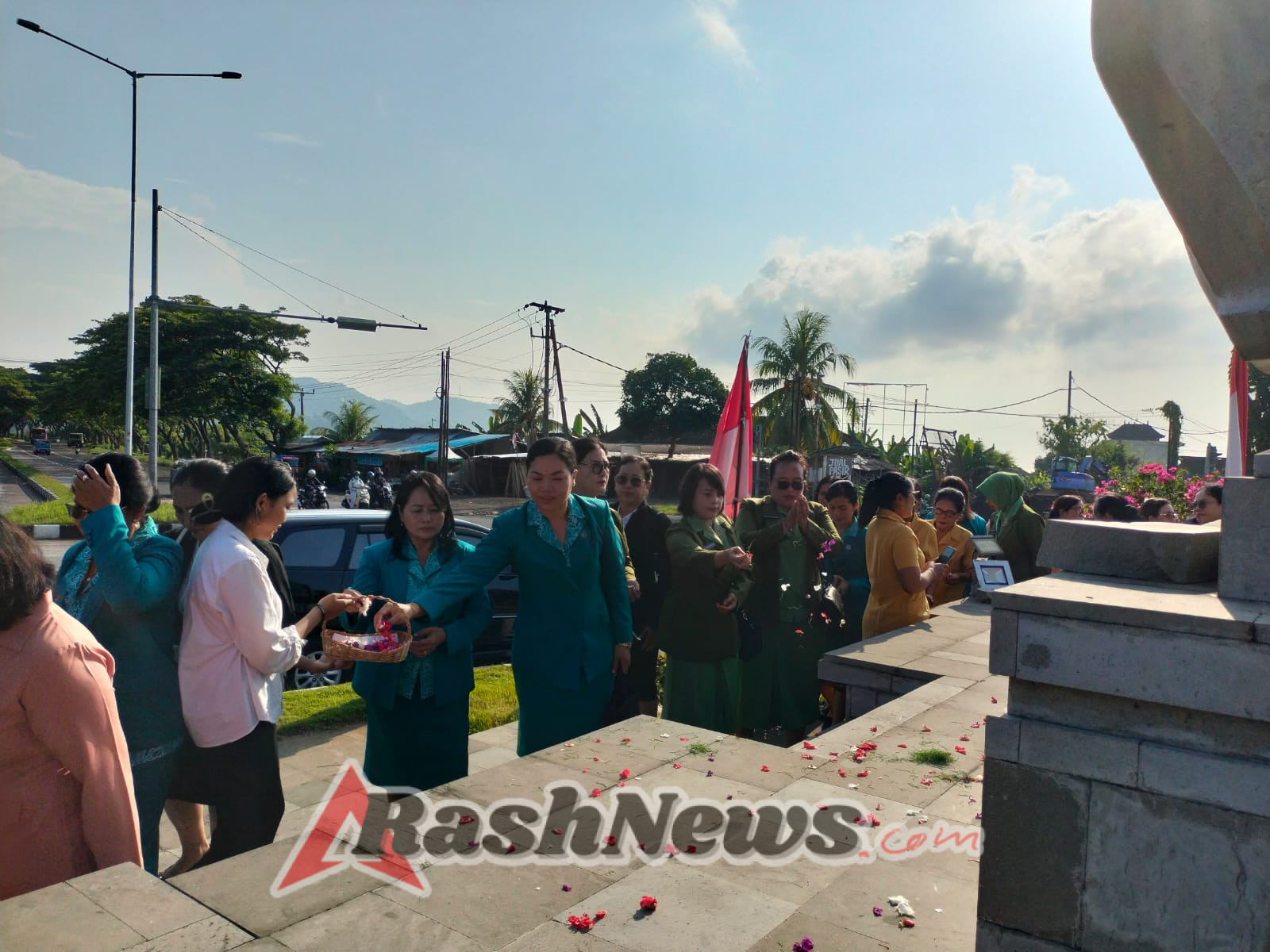 Persit KCK Kodim Klungkung Bersama PKK Klungkung Ziarah Peringatan Hari Ibu Ke 97