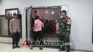 Perkuat Sinergi Dan Toleransi, Babinsa Akah Kawal Ibadah Dan Perayaan Natal 2025 Di Gereja Pante Kosta