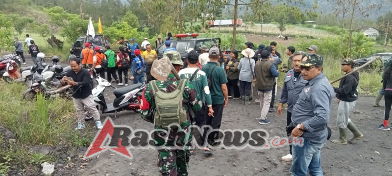 Jaga Kelestarian Lingkungan, Babinsa Songan B Dukung Reboisasi Bukit Pule Antisipasi Bencana Hidrometeorologi