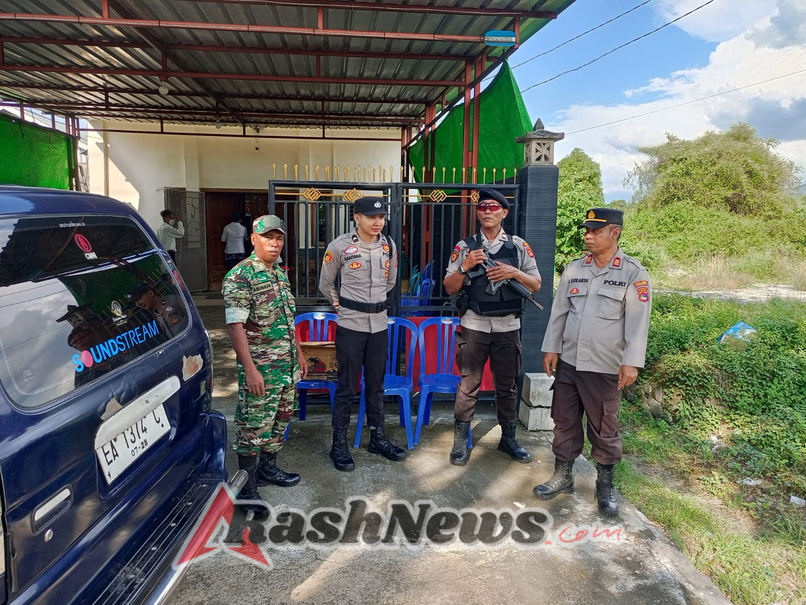 Babinsa Koramil 1607-04/Alas Laksanakan Pengamanan Perayaan Natal di Desa Luar