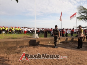 Babinsa dan Bhabinkamtibmas Kalisada Amankan Kegiatan Senam Lansia Peringatan HKSN dan Hari Ibu 2025