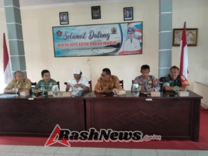 Babinsa Pengulon Tekankan Larangan Miras Berlebihan dalam Rapat Pengamanan Nataru 2026