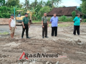 Totalitas Sukseskan Program Pemerintah, Letkol Sidik Pramono Cek Pembangunan KDKMP Di Desa Selat Pastikan Berjalan Lancar