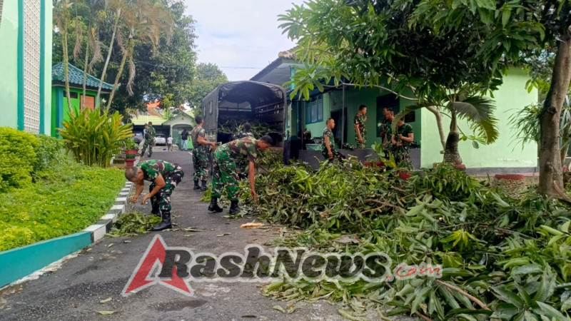 Gandeng BPBD Klungkung, Kodim Klungkung Pangkas Pohon Perindang Antisipasi Kerawanan Bencana
