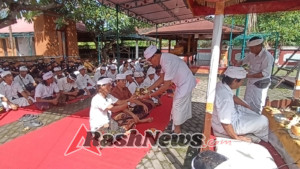 Persembahyangan Bersama Akhir Tahun, Babinsa Sukasada Jaga Kondusivitas Wilayah