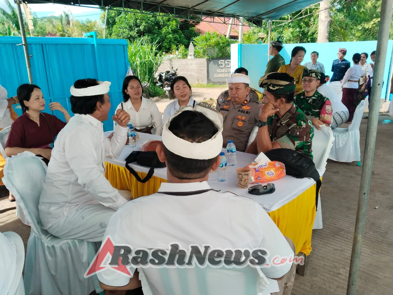 Pastikan Kegiatan Berjalan Khidmat, Danramil Gerokgak Hadiri Upacara Keagamaan di Banjar Dinas Taman