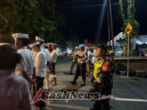 Hadir Ditengah Masyarakat, Serma Wayan SukadanaGelar Pengamanan Calonarang Di Balai Banjar Getakan