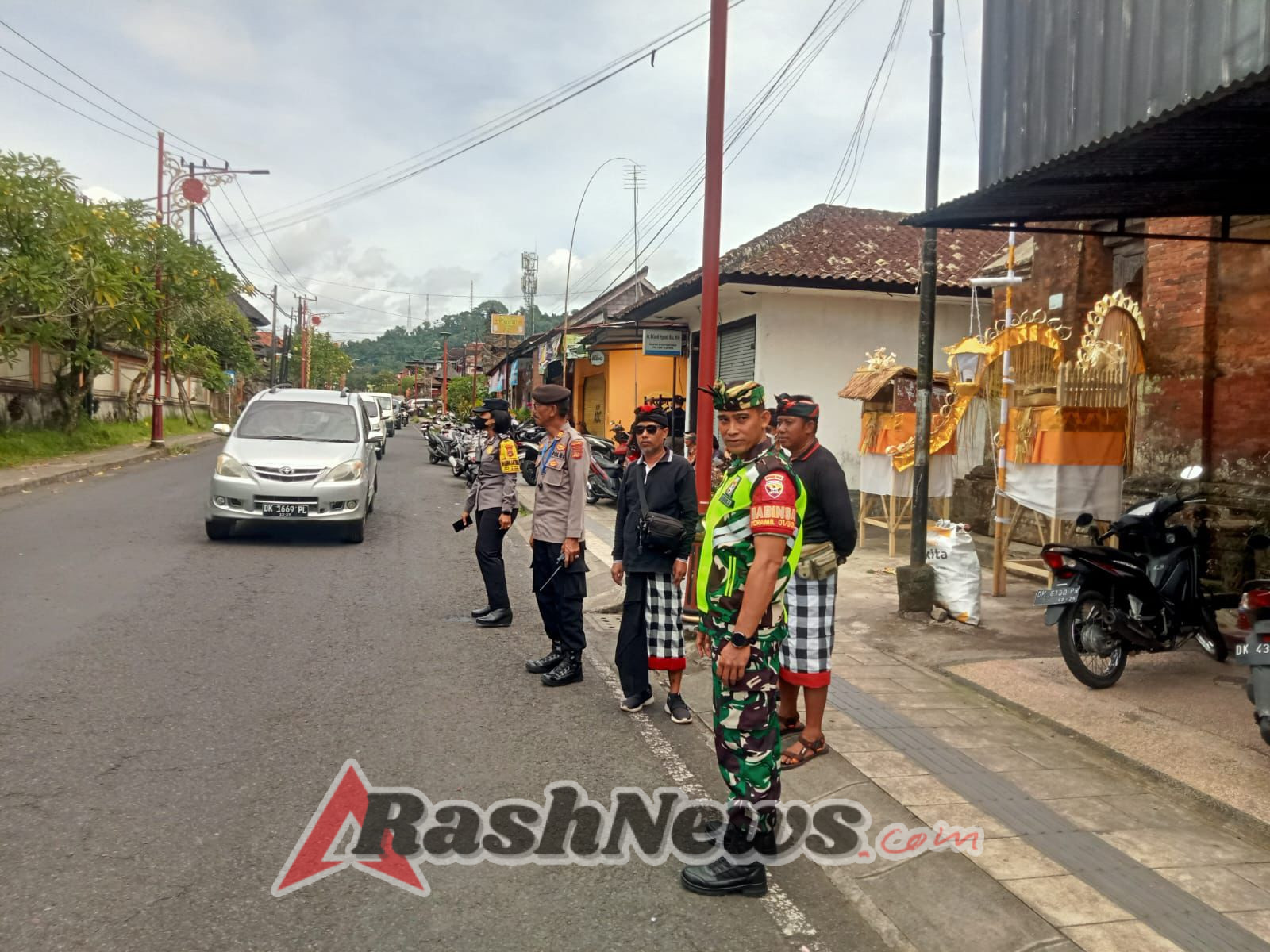 Kolaborasi TNI–Polri dan Pecalang Ciptakan Kamtibmas Kondusif Saat Upacara Pelebon di Bangli