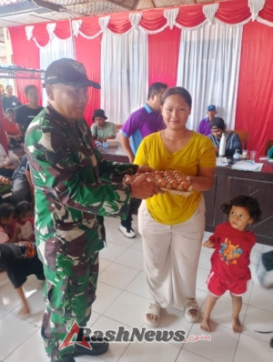 Pastikan Keamanan Malam Pergantian Tahun, Babinsa Banyupoh Pantau Jalan Santai Ribuan Warga