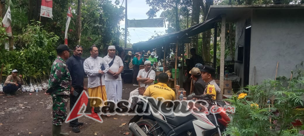 Sinergi TNI, Polri, dan Masyarakat Warnai Kegiatan Penanaman Pohon di Desa Panji