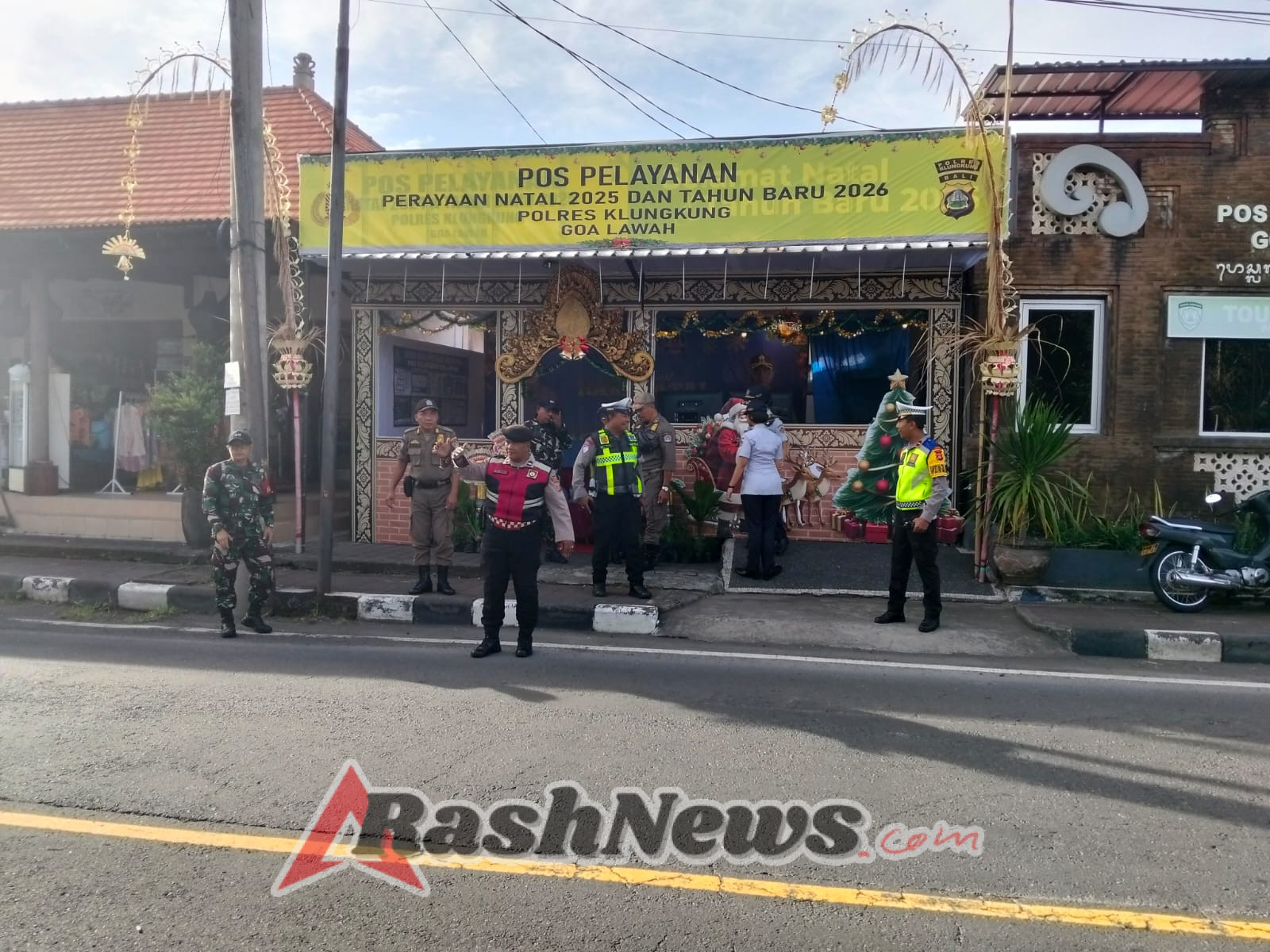 Konsisten Dan Solid Aparat Gabungan Di Kecamatan Dawan Gelar Pengamanan Di Posko Terpadu Nataru Goa Lawah