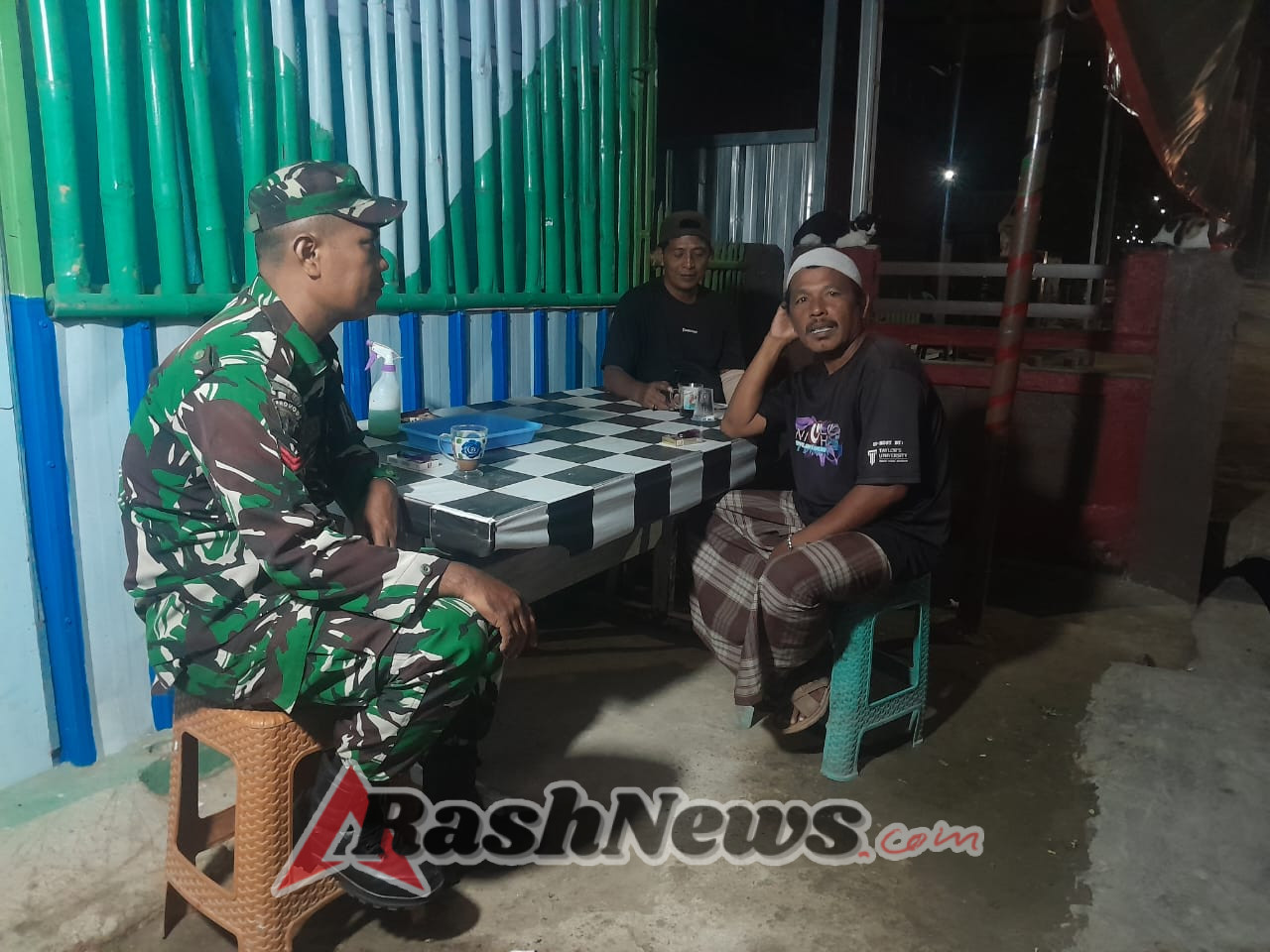 TNI Hadir di Tengah Masyarakat, Koramil Poto Tano Tingkatkan Patroli Keamanan