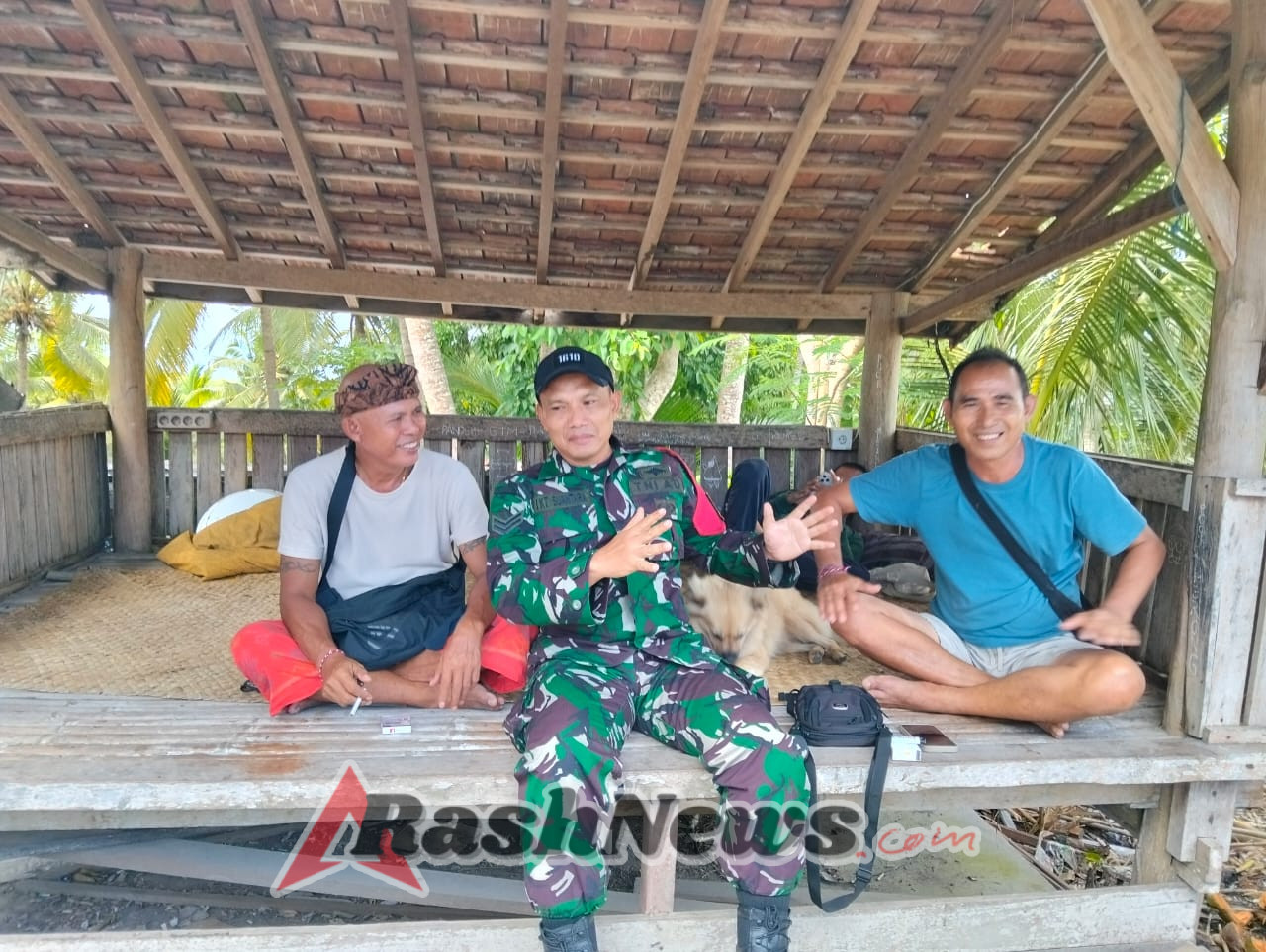 Pendekatan Humanis Melalui Komsos, Babinsa Bunga Mekar Motivasi Penggiat Wisata Di Klingking