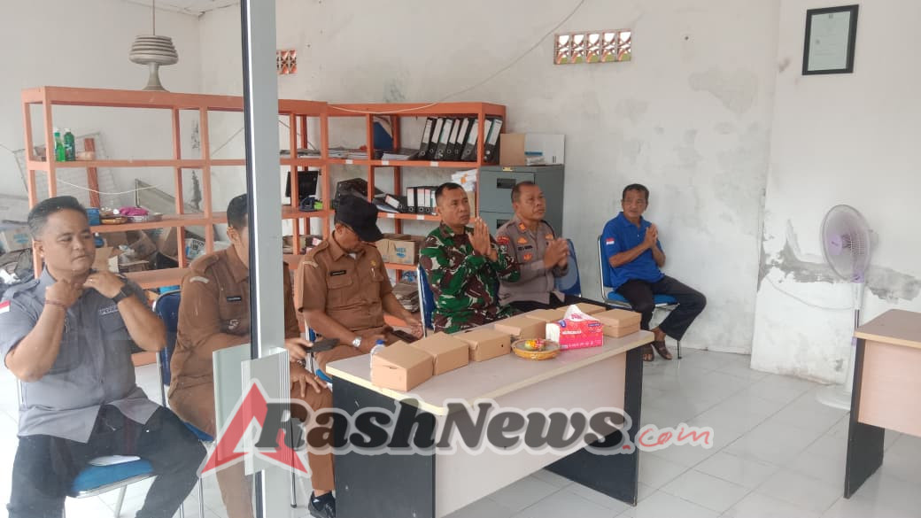 Program Desa Tematik BUMDes Lokapaksa Sukses, Danramil Seririt Hadiri Panen Padi Simbolis