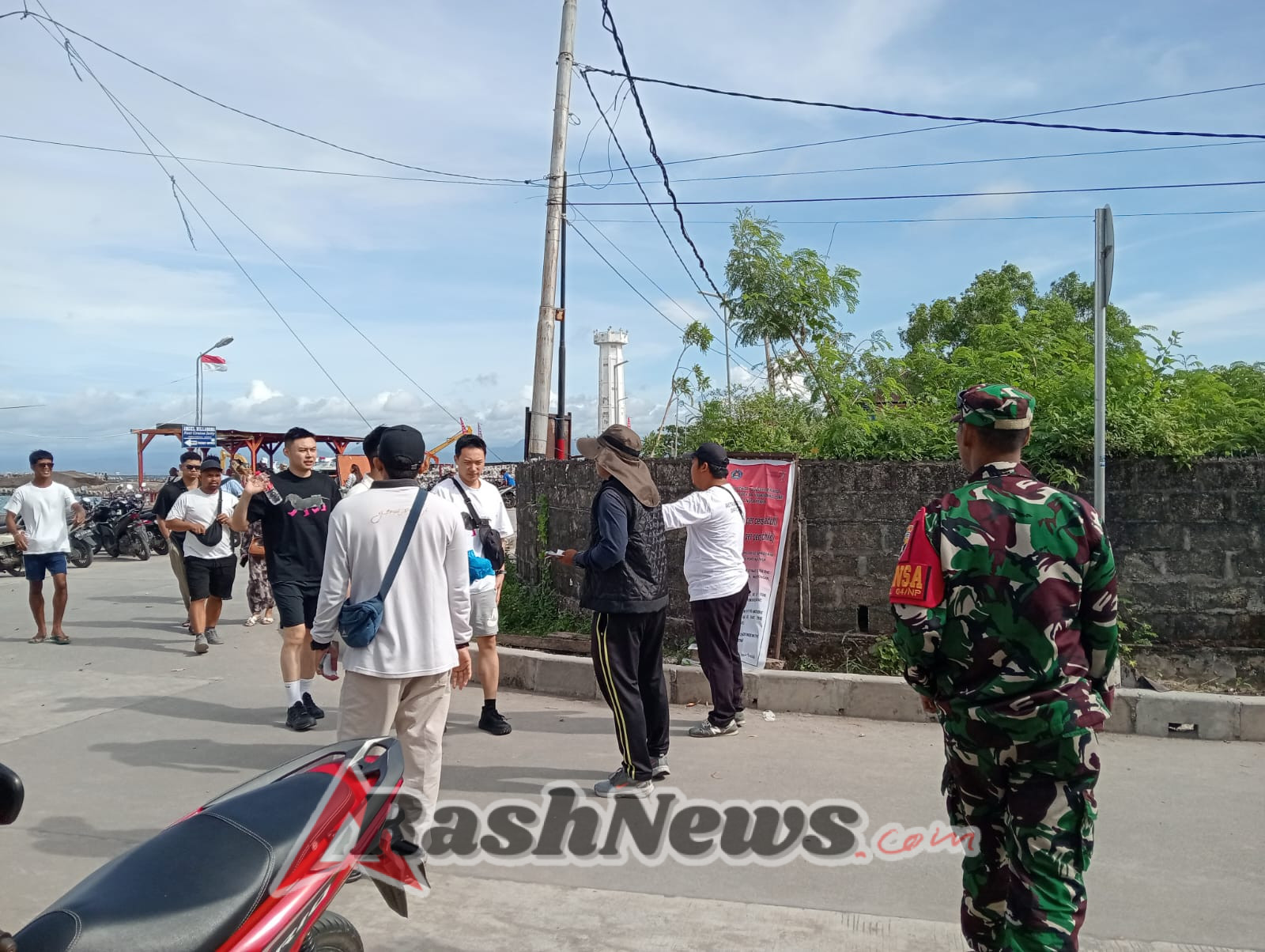 Pantau Keamanan Akses Keluar Masuk, Koramil Nusa Penida Gelar Penjagaan Dan Patroli Pelabuhan