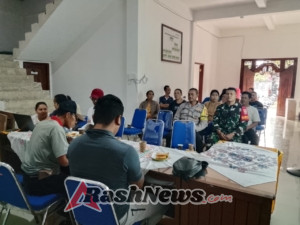 TNI Dan Pemdes Bersinergi, Babinsa Tegak Hadiri Rapat Penyempurnaan Dan Penyesuaian Ranperdes APBDesa TA 2026