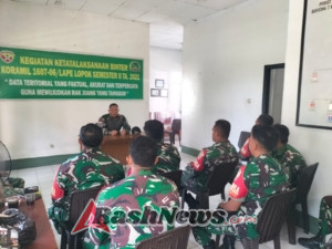 Jam Komandan, Pjs Danramil 1607-06 Lape Lopok Tekankan Disiplin dan Loyalitas Prajurit