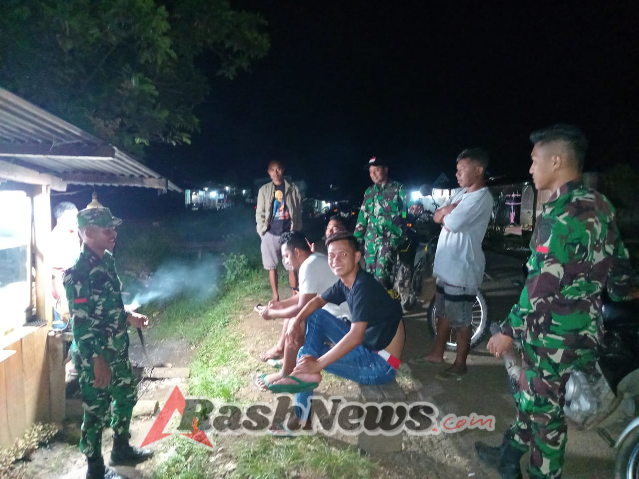 Patroli Kamtibmas Koramil Macang Pacar: Kehadiran TNI di Tengah Masyarakat Perkuat Rasa Aman