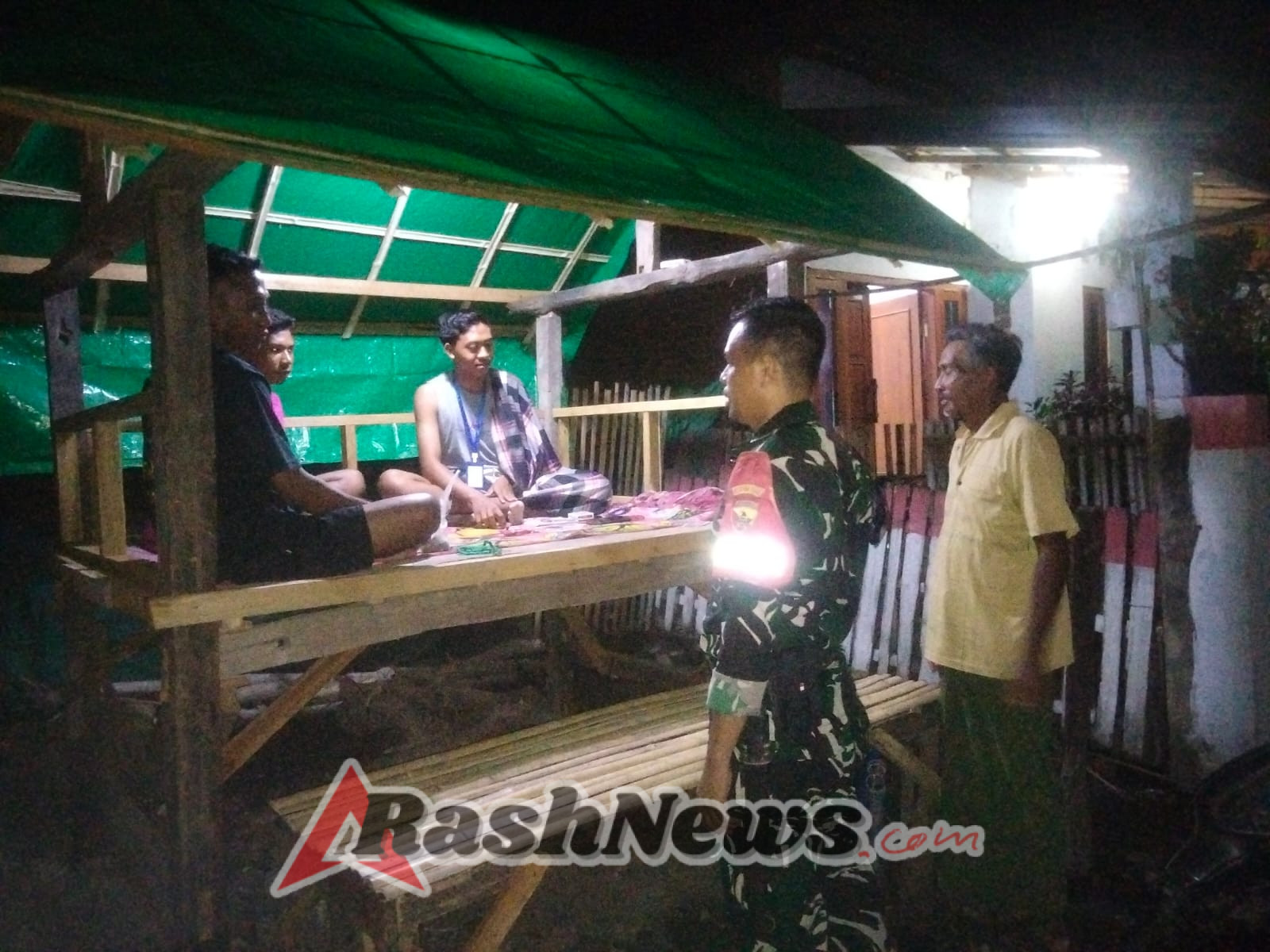 Babinsa Desa Rade Himbau Warga Jaga Keluarga dan Waspadai Tamu Mencurigakan