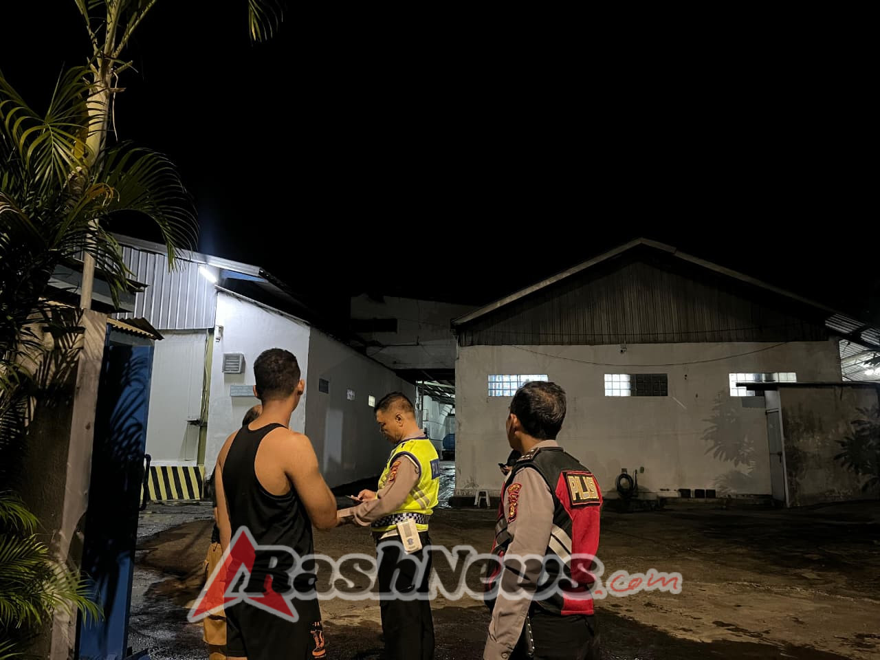 Respon Cepat Polsek Benoa dan Damkar Pelindo II Berhasil Padamkan Kebakaran di PT Bali Windu Mas