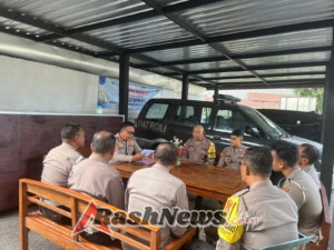 Kapolsek Seltim pimpin Anev dan Meneruskan Perintah serta Penekanan Pimpinan pada saat Jam Pimpinan kepada Personil Polsek Seltim Polres Tabanan