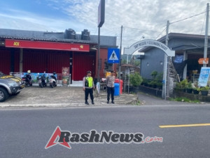 Berikan rasa aman Personel Polsek Selemadeg barat gelar Strong Point pagi di Depan SMP Negeri 1 Selbar